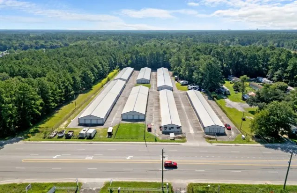 Facility photo: //images.sparefoot.com/medium/24393369837f30ac8e1.png