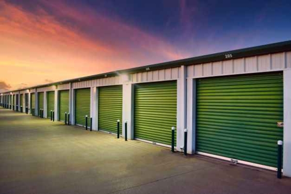 Facility photo: //images.sparefoot.com/medium/243936697ba143016e3.jpeg