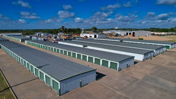 Facility photo: //images.sparefoot.com/medium/243936697ba146c992a.jpeg