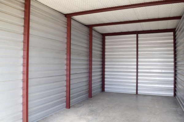 Facility photo: //images.sparefoot.com/medium/243936697ba14d34be2.jpeg