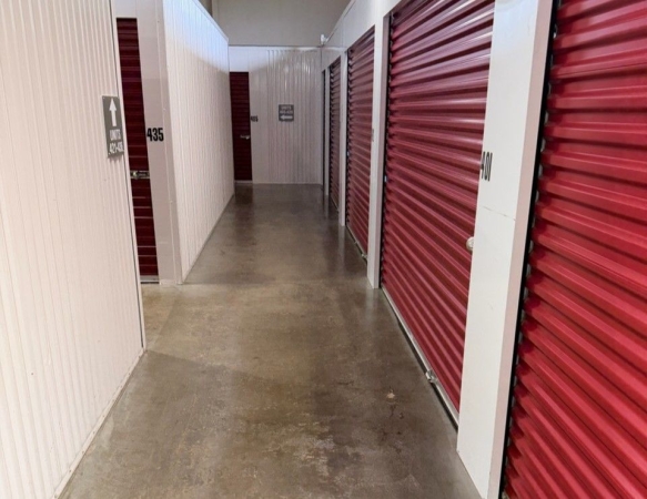 Facility photo: //images.sparefoot.com/medium/2439476a0da5b6342ba.jpg