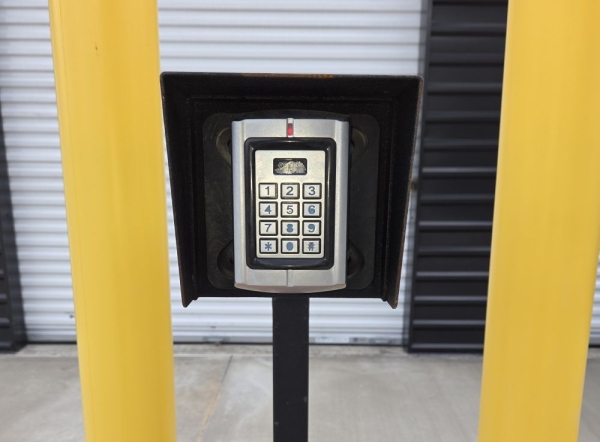 Facility photo: //images.sparefoot.com/medium/24394869943099190a3.jpg