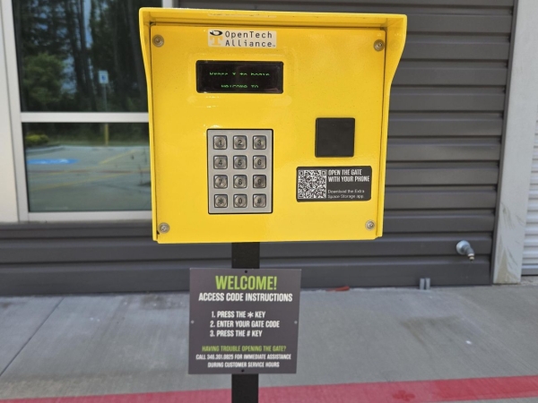 Facility photo: //images.sparefoot.com/medium/24395469e374811ffad.jpg