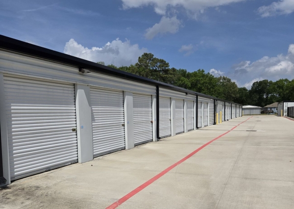 Facility photo: //images.sparefoot.com/medium/24395769d0fe177e67f.jpg