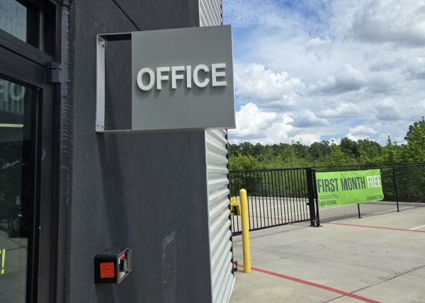 Facility photo: //images.sparefoot.com/medium/24395769e0d05fc62d2.jpg