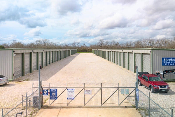 Facility photo: //images.sparefoot.com/medium/2439796a3a8ebc7656b.jpg