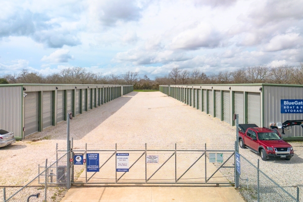 Facility photo: //images.sparefoot.com/medium/2439796a564729a0c84.jpg