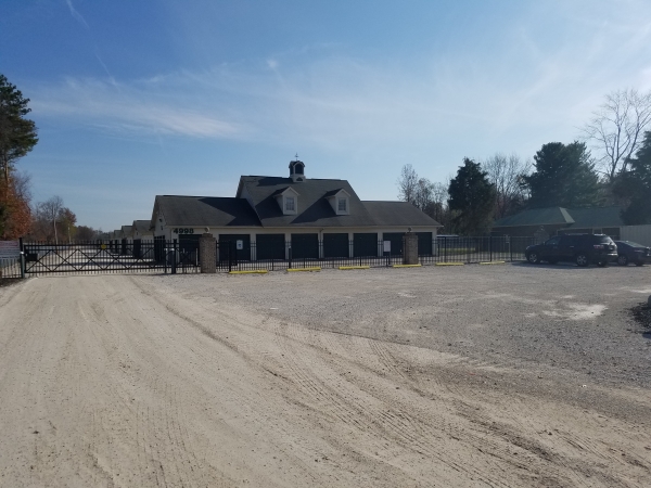 Facility photo: //images.sparefoot.com/medium/243983697ee85a4b9df.jpg