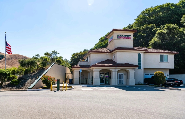 Facility photo: //images.sparefoot.com/medium/2439896980ec229217e.jpg