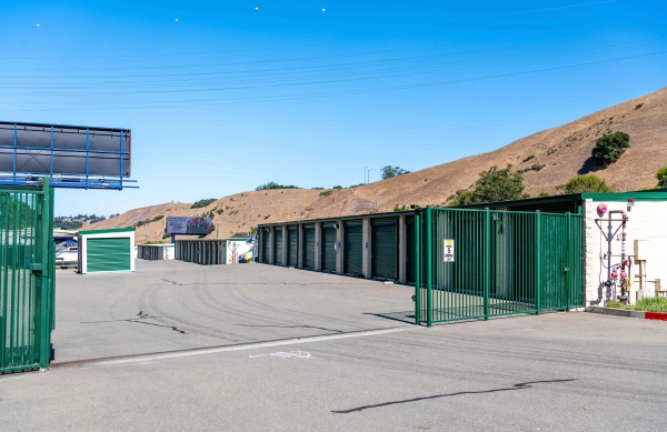 Facility photo: //images.sparefoot.com/medium/2439896980ec2441923.jpg