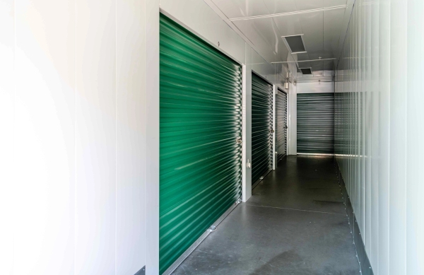 Facility photo: //images.sparefoot.com/medium/2439896980ec295c00d.jpg