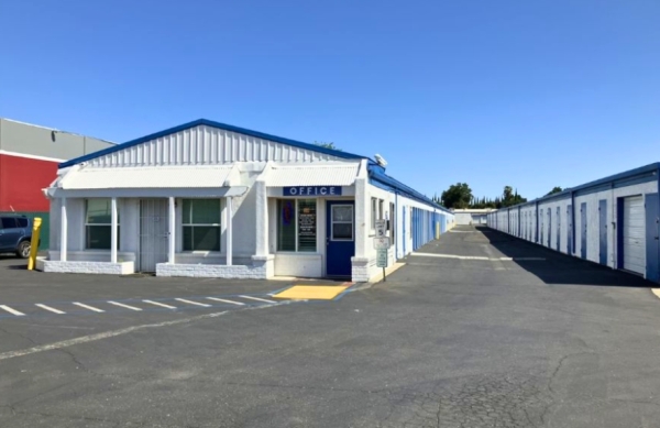 Facility photo: //images.sparefoot.com/medium/2439986980fbfc60339.jpg