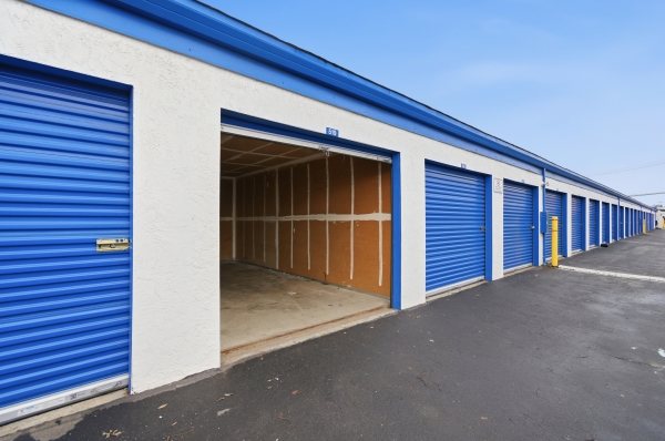 Facility photo: //images.sparefoot.com/medium/24399869b1bd4d58aa8.jpg