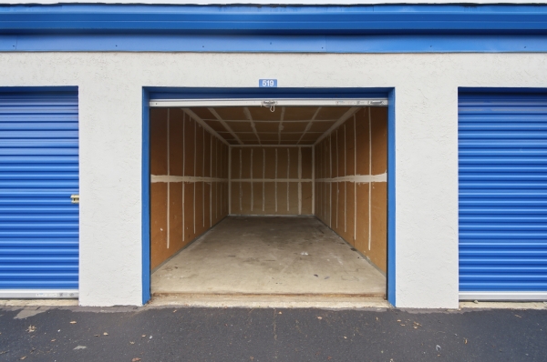 Facility photo: //images.sparefoot.com/medium/24399869b1bd5650c9f.jpg