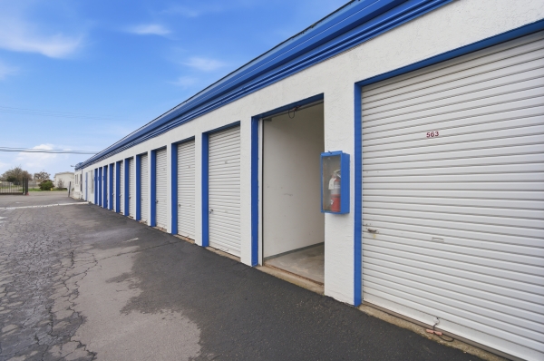 Facility photo: //images.sparefoot.com/medium/24399869b1bd5f6740f.jpg