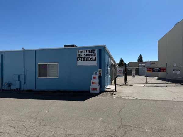 Facility photo: //images.sparefoot.com/medium/24399969d4370e01241.jpg