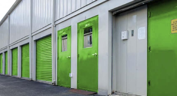 Facility photo: //images.sparefoot.com/medium/24405769860fd861f39.jpg