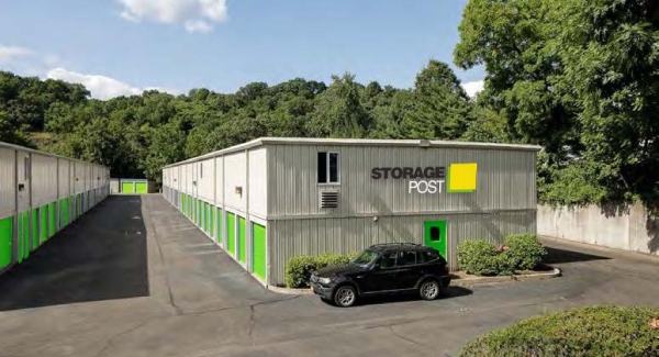 Facility photo: //images.sparefoot.com/medium/24405769860fdb08f36.jpg