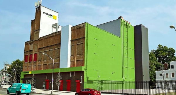 Facility photo: //images.sparefoot.com/medium/244061698633d297fde.jpg