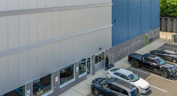 Facility photo: //images.sparefoot.com/medium/24406269863106cb5c7.jpg