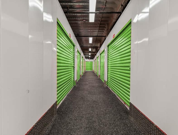 Facility photo: //images.sparefoot.com/medium/24406269863107b6eb1.jpg