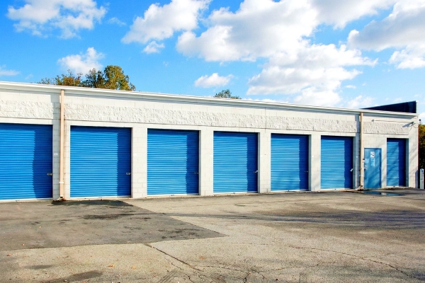 Facility photo: //images.sparefoot.com/medium/244068698f64b276591.jpg