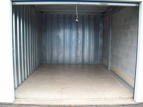 Facility photo: //images.sparefoot.com/medium/244071698a0c2bf05ca.jpg