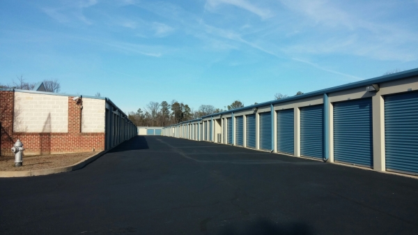 Facility photo: //images.sparefoot.com/medium/244072698a0d6532d57.jpg