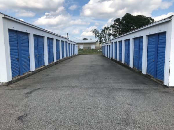 Facility photo: //images.sparefoot.com/medium/244075698a563d6d2ac.jpg