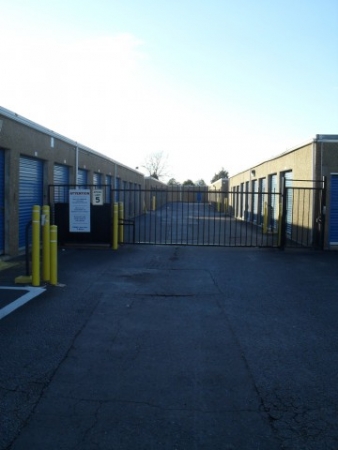 Facility photo: //images.sparefoot.com/medium/244076698a5848660fd.jpg