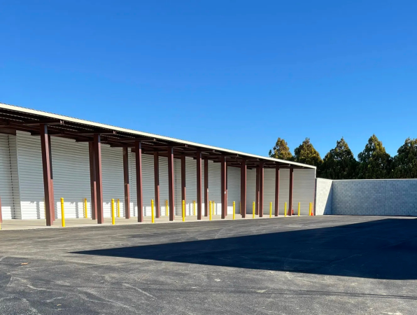 Facility photo: //images.sparefoot.com/medium/244081698a100b55aed.png