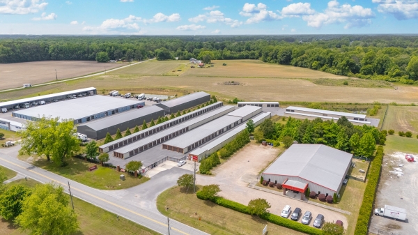 Facility photo: //images.sparefoot.com/medium/2440826a0743de7e8a9.jpg