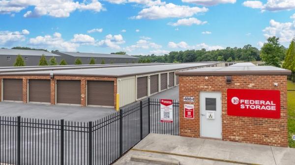 Facility photo: //images.sparefoot.com/medium/2440826a0743e1a0f81.jpg