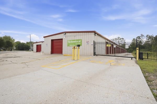 Facility photo: //images.sparefoot.com/medium/24408869fb92f2247ee.jpg