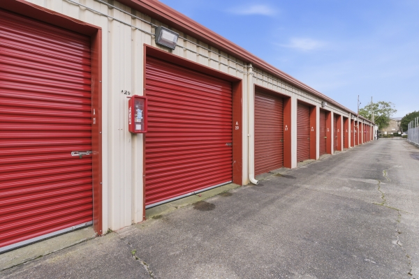Facility photo: //images.sparefoot.com/medium/24408869fb931be4681.jpg