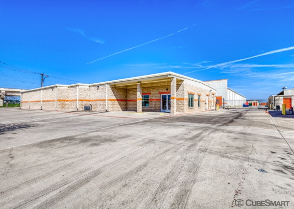 Storage Units at CubeSmart Self Storage - 108 South Belt Line Road- TX - 108 South Belt Line Road