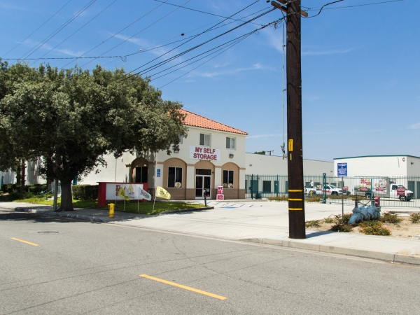 Facility photo: //images.sparefoot.com/medium/244109698cebdbd7863.jpg