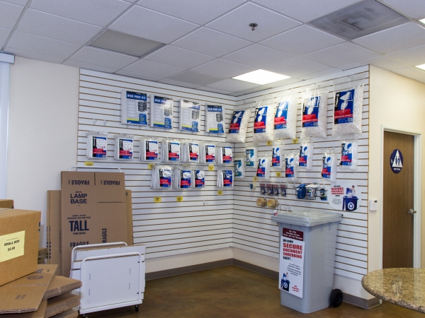 Facility photo: //images.sparefoot.com/medium/244109698cebdd872e6.jpg