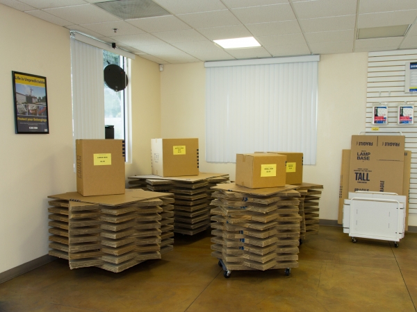 Facility photo: //images.sparefoot.com/medium/244109698cebdf3cf31.jpg