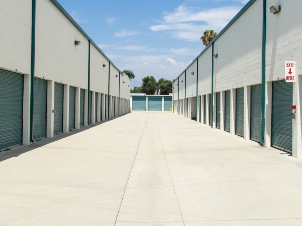 Facility photo: //images.sparefoot.com/medium/244109698cebe58ddd1.jpg