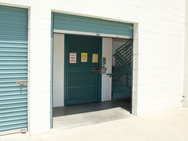 Facility photo: //images.sparefoot.com/medium/244109698cebea38937.jpg