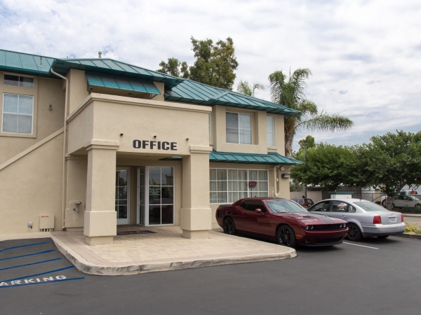 Facility photo: //images.sparefoot.com/medium/244110698ce8e47248b.jpg