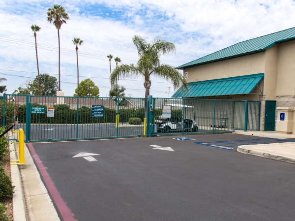 Facility photo: //images.sparefoot.com/medium/244110698ce8e7a6711.jpg