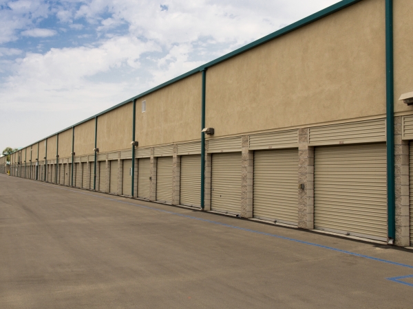 Facility photo: //images.sparefoot.com/medium/244110698ce8efef29f.jpg