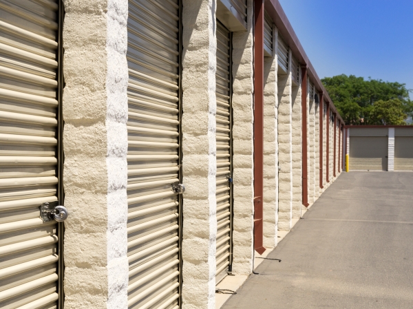 Facility photo: //images.sparefoot.com/medium/244111698ce4ee08e32.jpg