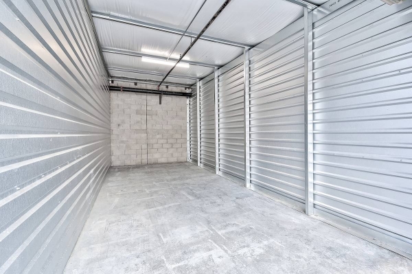 Facility photo: //images.sparefoot.com/medium/244112698ce426c8608.jpg