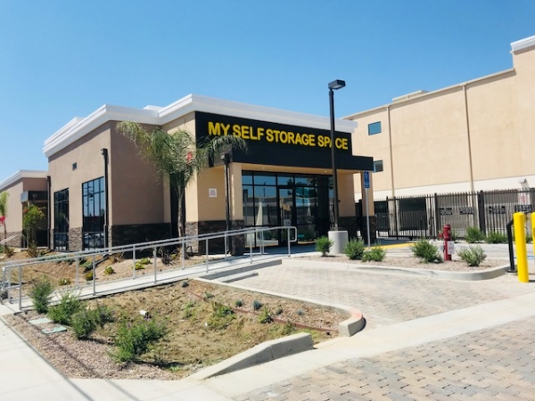 Facility photo: //images.sparefoot.com/medium/244113698ce5d92c360.jpg