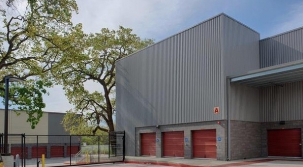 Facility photo: //images.sparefoot.com/medium/244119698cf59f07656.jpg