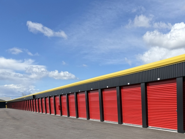 Facility photo: //images.sparefoot.com/medium/24413769f8a7370172a.jpg