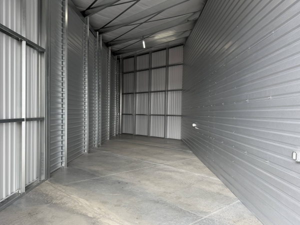 Facility photo: //images.sparefoot.com/medium/24413769f8a7799021e.jpg